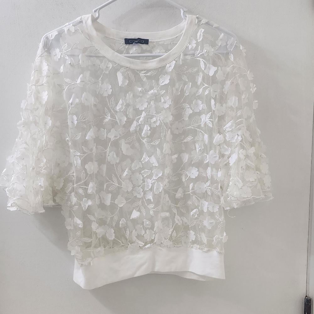 White Floral Appliqué Sheer Short-Sleeve Sweatshirt, Size Large.‎